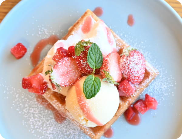 春だけのいちごワッフル